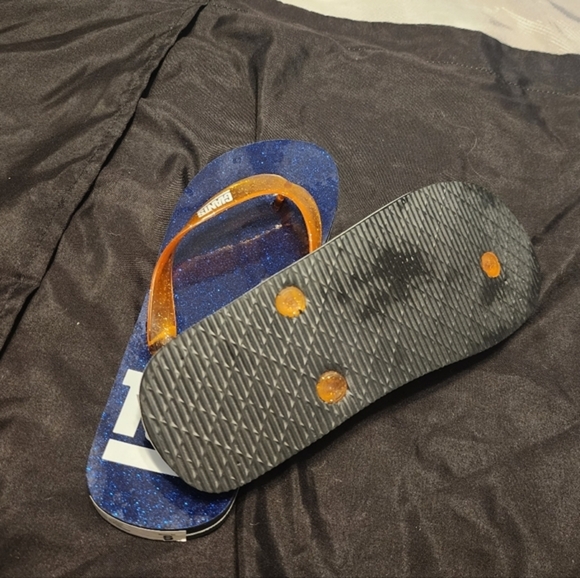 NY Giants Women's Sparkly Flip Flop. Small. New! Cute, trendy, different. - Picture 5 of 10